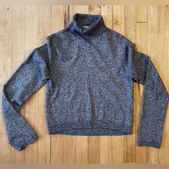 Aritzia Sunday Best Cropped Turtleneck Sweater- size M - Picture 1 of 3